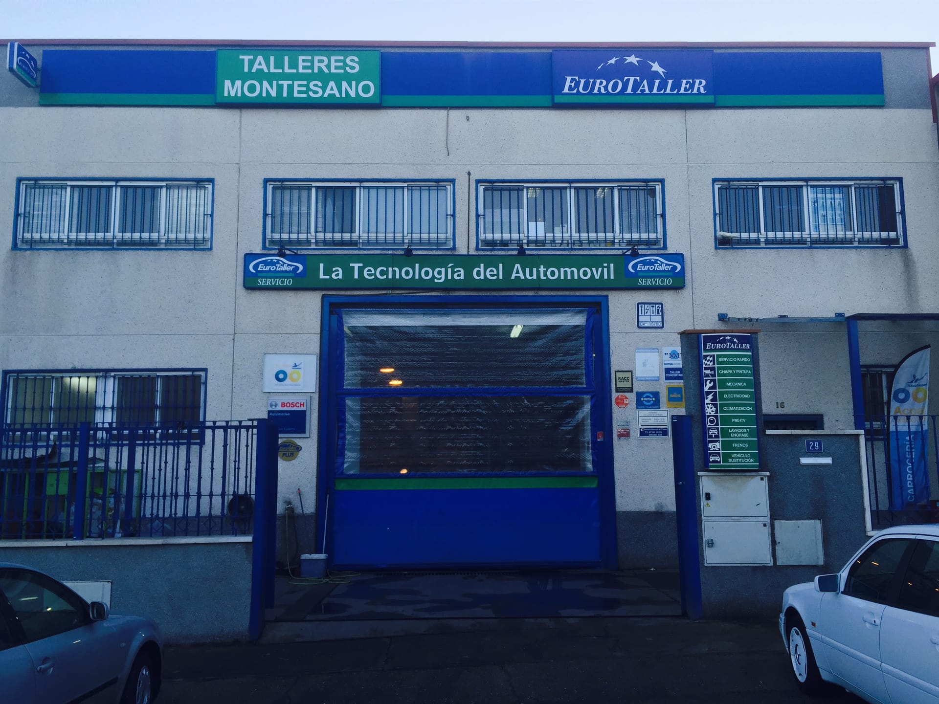 Fachada de Talleres Montesano en Leganés, taller de la red EuroTaller